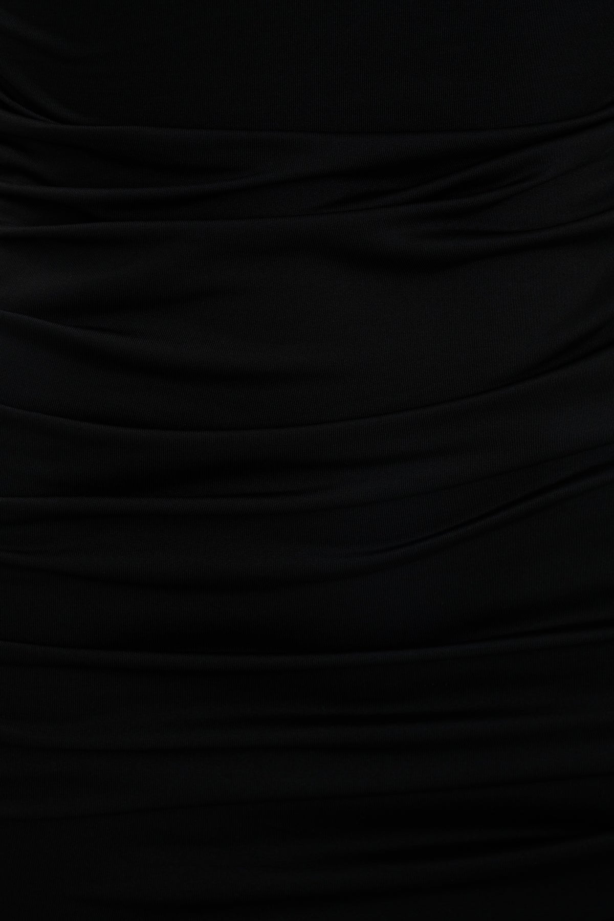 Alba Noire in Black