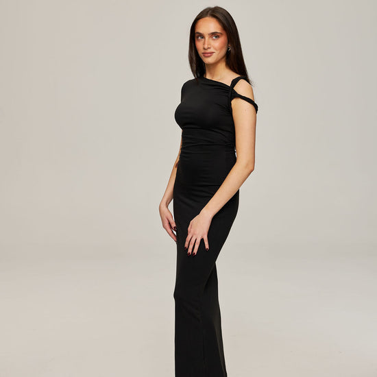 Céleste in Black