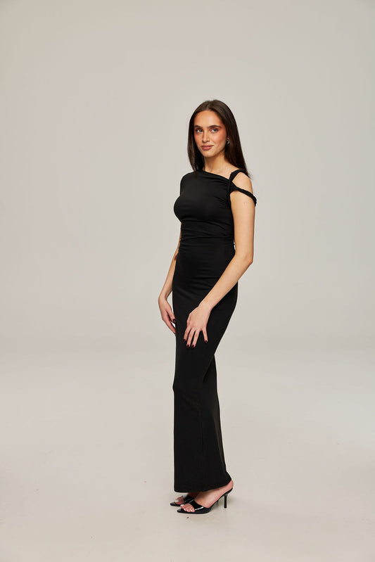 Céleste in Black