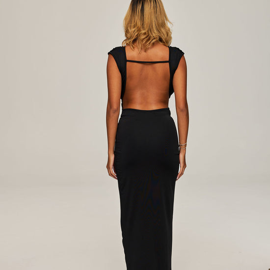 Eira Noir in Black