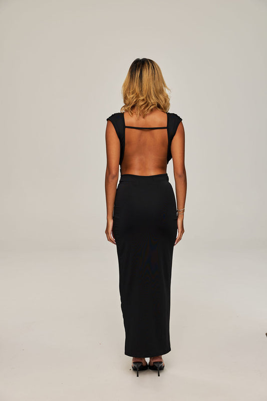 Eira Noir in Black