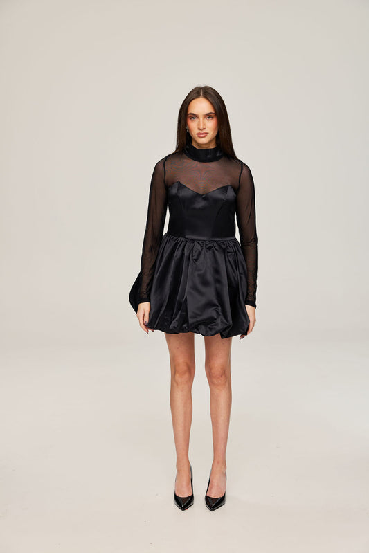 Mona in black