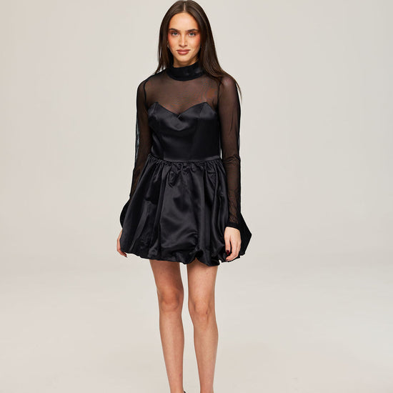 Mona in black