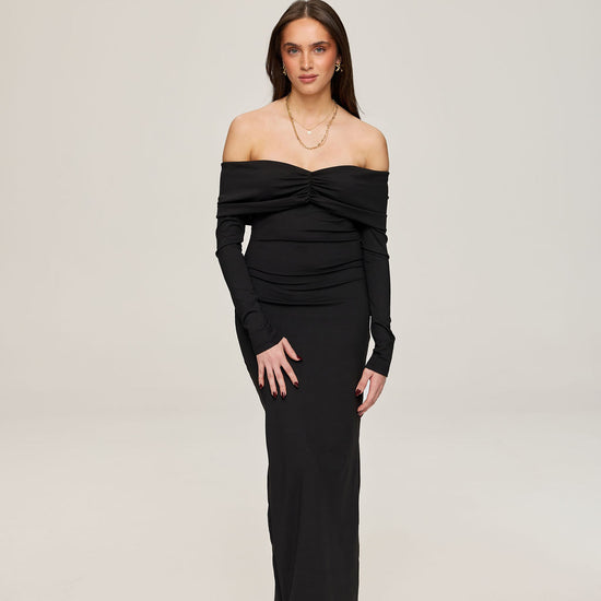 Vellora in black