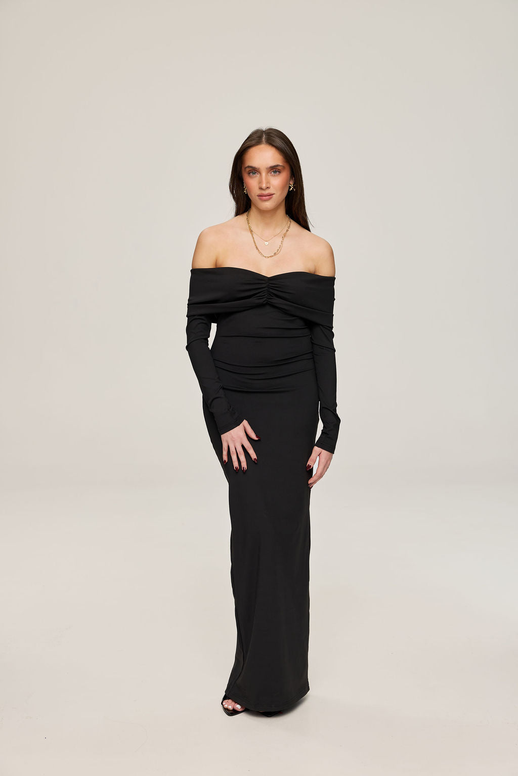 Vellora in black