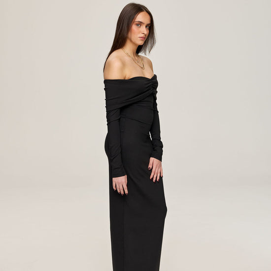 Vellora in black