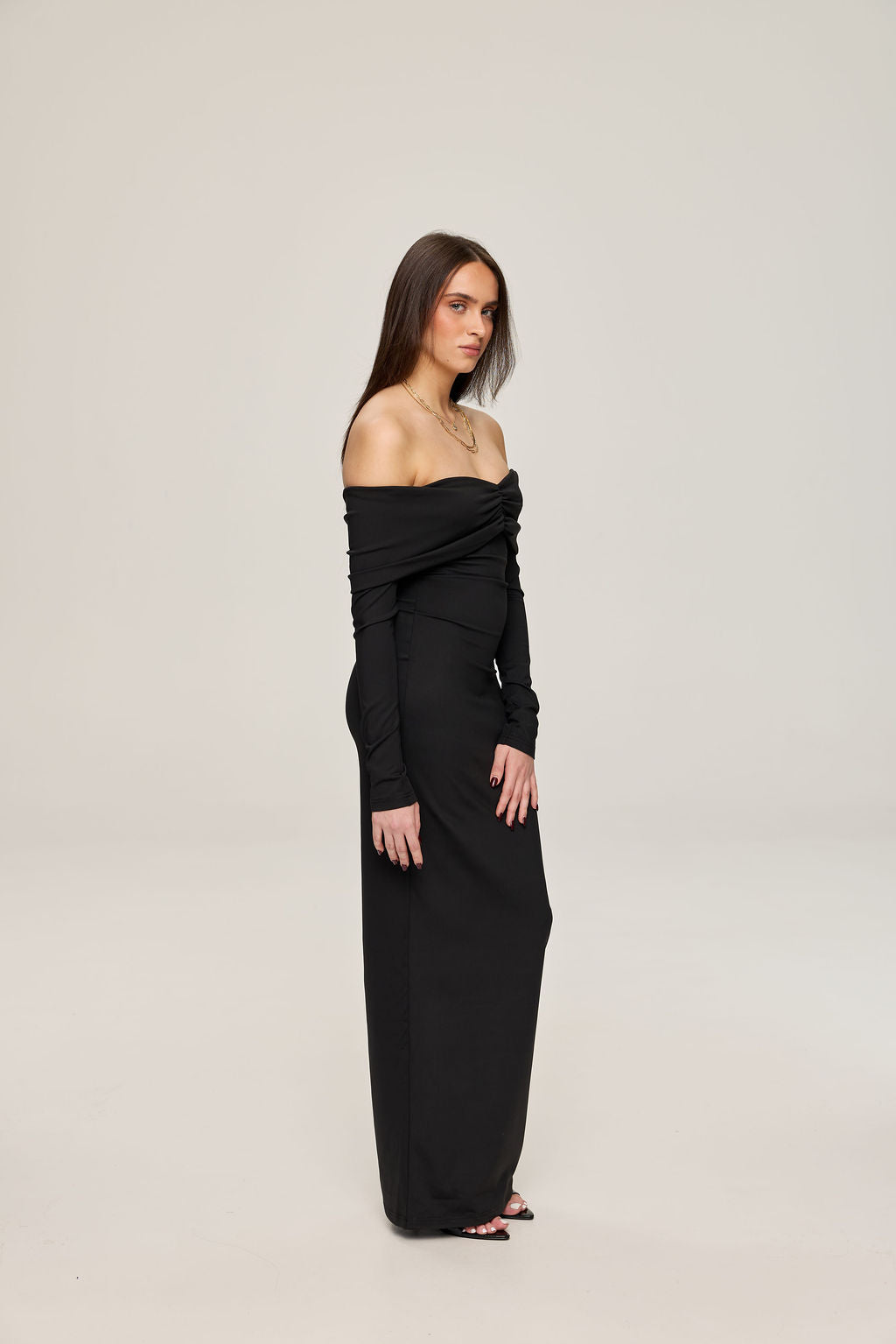Vellora in black