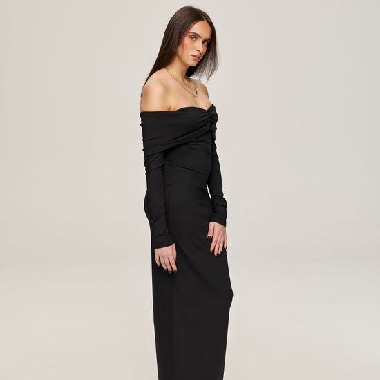 Vellora in black