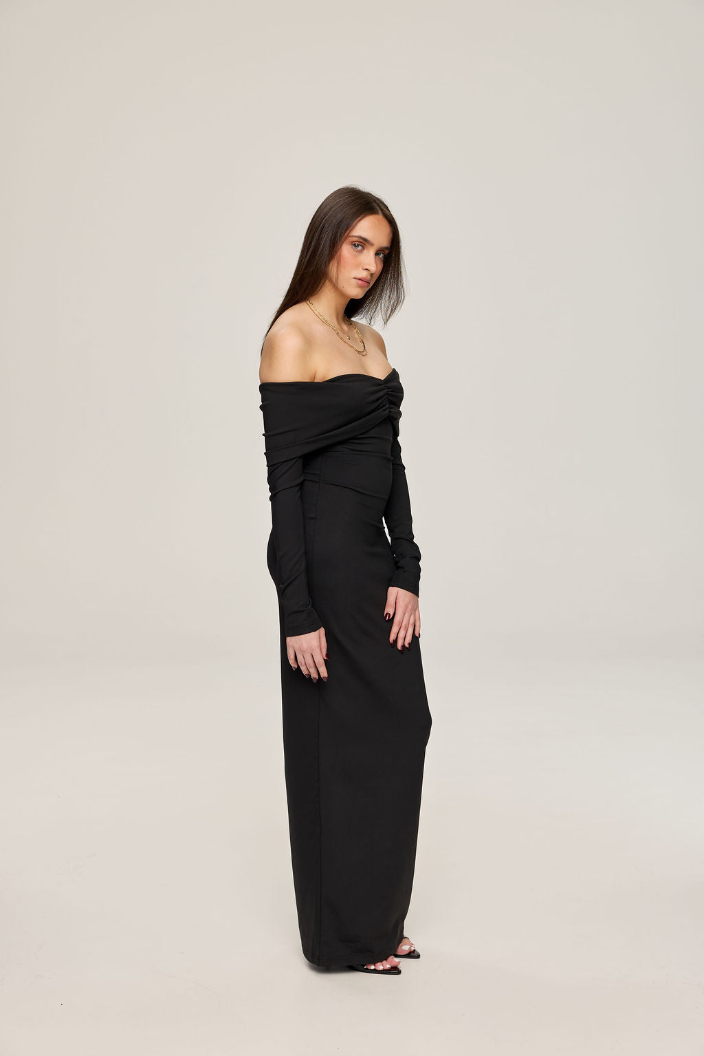 Vellora in black
